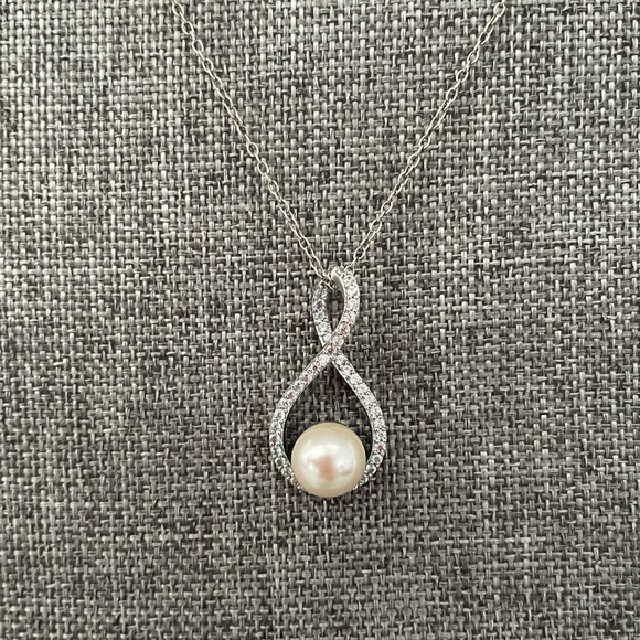 Pearl Infinity Bridal Necklace & Earring Set - Picture 3 of 6